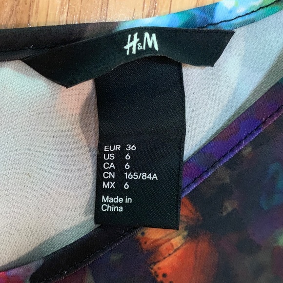 Floral Peplum Dress with Accent Zipper - Picture 4 of 7